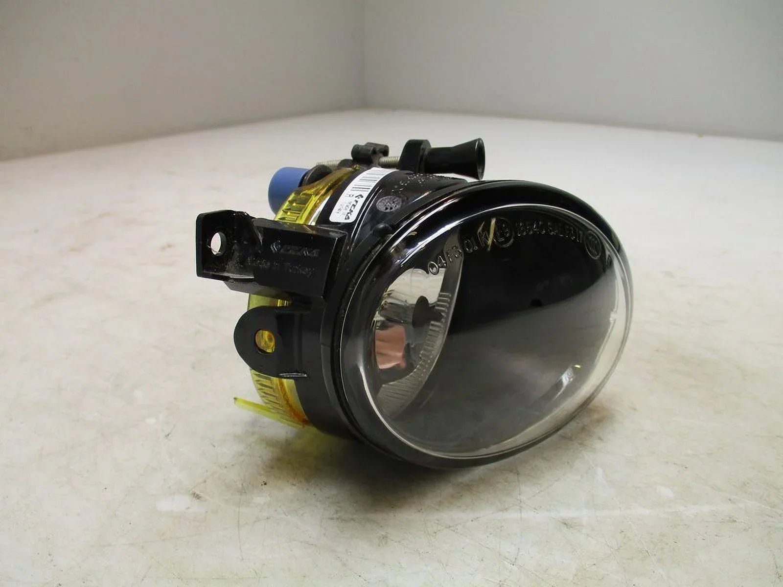 Pre-Owned 2023 Mercedes Sprinter RH Passenger Bumper Mounted Fog Light OEM (Good)