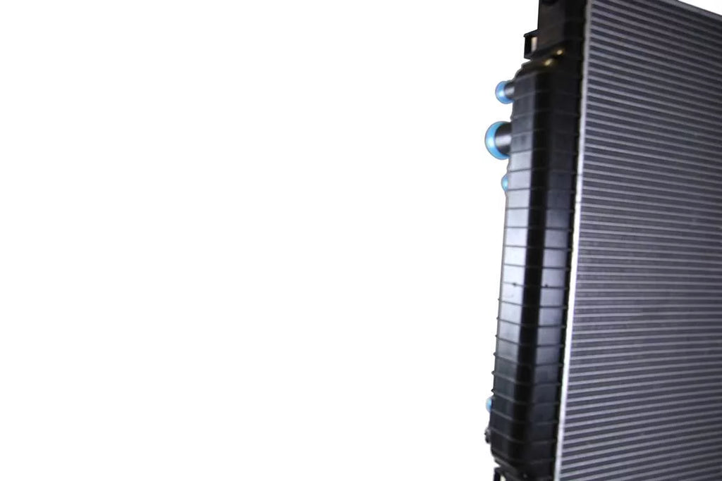 AutoShack Radiator Replacement for 1999 2000 2001 2002 2003 2004 Ford F-350 Super Duty F-250 Super Duty 2000-2005 Excursion 6.8L 7.3L V8 4WD RWD RK802