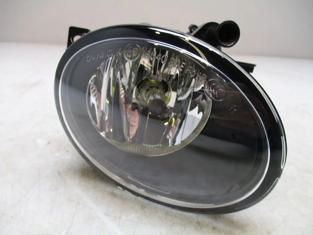 Pre-Owned 2023 Mercedes Sprinter RH Passenger Bumper Mounted Fog Light OEM (Good)
