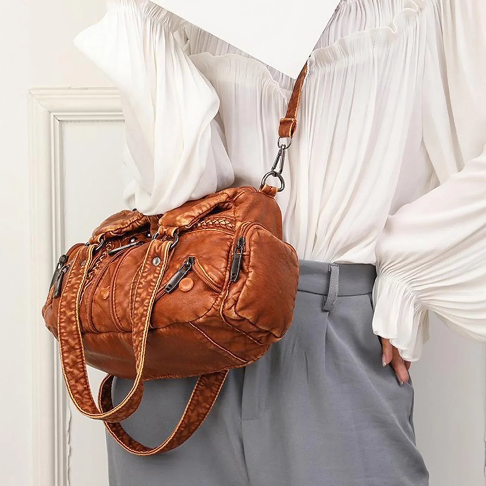 Vintage Shoulder Bag Large Capacity Adjustable Strap Presents PU Leather Clutch Purses Tote Bags for Traveling Cosmetic Daily Use Ladies Brown
