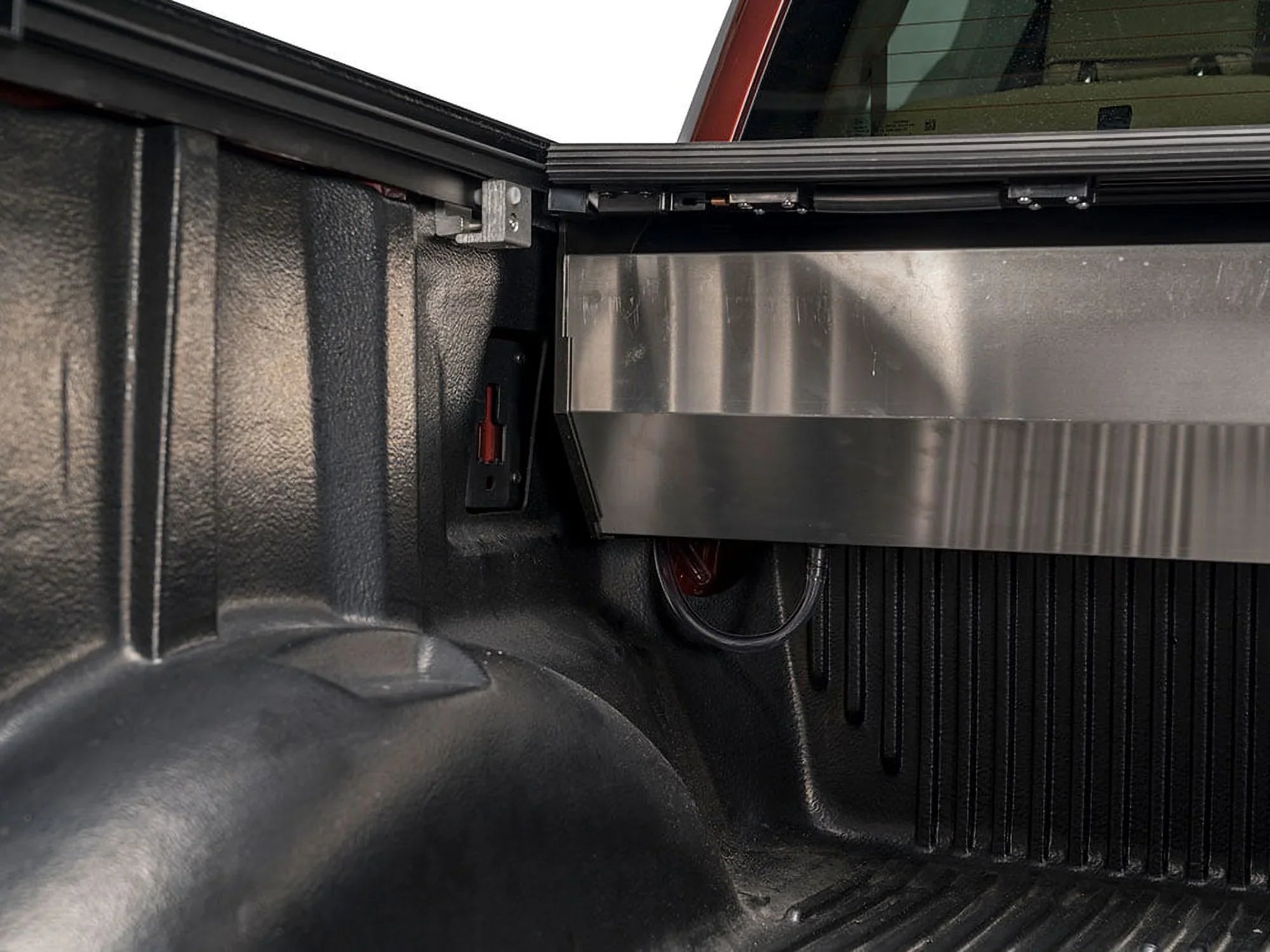 Gator by RealTruck Recoil Retractable Truck Bed Tonneau Cover | G30373 | Compatible with 2015 - 2020 Ford F-150 5' 7" Bed (67.1")